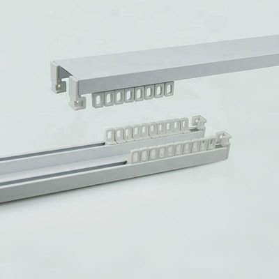 Het aluminiumplafond zet Stil Gordijnspoor voor OEM van de Huisdecoratie op