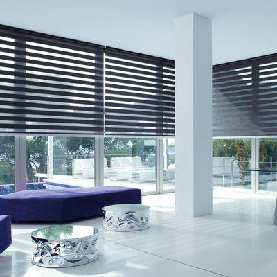Het Gelamineerde Type van Grey Motorized Vouwgordijnen pvc voor Woonkamer