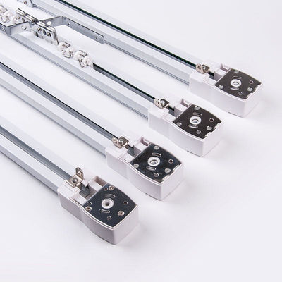 Draadloos de Motoraluminium van Tuya van de projecttechniek Golf het Vouwen van Elektrisch Gordijnspoor