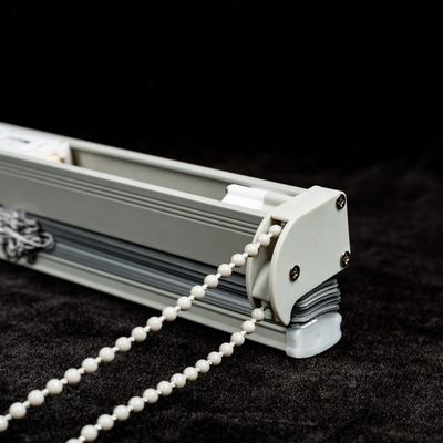 Het Venstergordijn van het vlakke plaatbureau, de Handjaloezie van het Controlealuminium