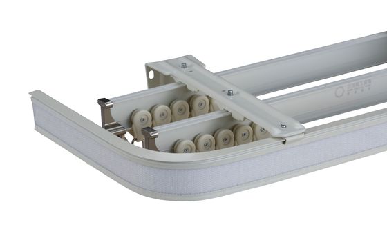 De klaar schipmuur zette van het de bandgordijn van het aluminiumtraliewerk magisch het spoorspoor voor gordijnenzak op