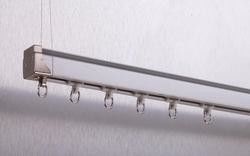 Het plafond zet Automatisch Stil Gordijnspoor voor Venstergordijnen op