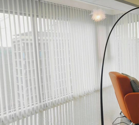 Verticale Zonneblinden 89mm van het luxe Handvenster 127mm Grootte voor Hotelconferentie