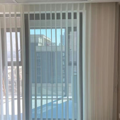 Het regelbare Flexibele Verticale Zonneblindengordijnen Lichte Overbrengen voor Hotels