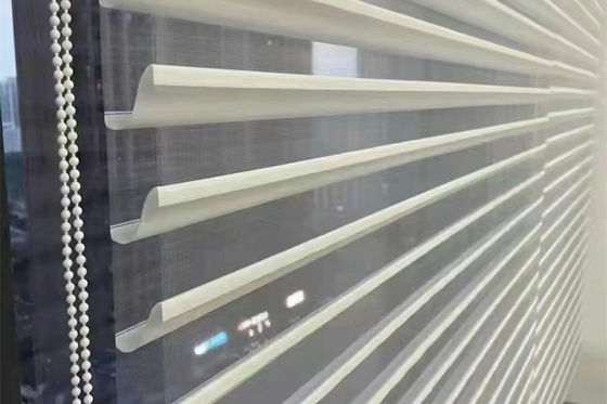 Zachte Lichte Shangri-Elektrische Gemotoriseerde de Zonneblindenelektriciteitspanne van La met Twee Lagen Garen