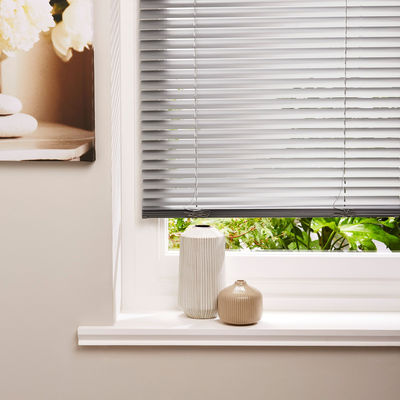 Luxe de Woonkamer Elektrische Horizontale Zonneblinden van de Configuratie Boorhardware